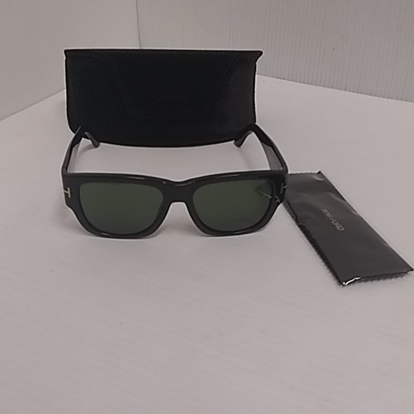 Tom Ford Other - Tom Ford sunglasses Stephen TF 493 01N